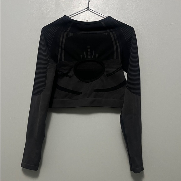 Gymshark Charcoal Gray Long Sleeve Top - Picture 4 of 5